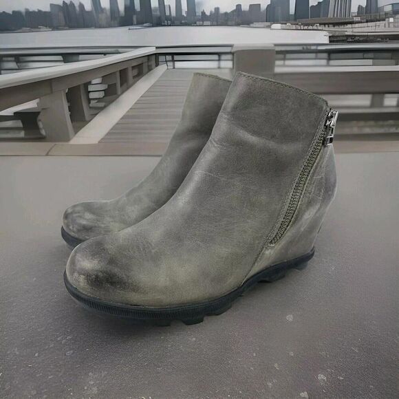 Sorel Women's Joan of Arctic Wedge II Zip Booties US 9.5 Gray Leather Ankle Boot - Picture 1 of 10